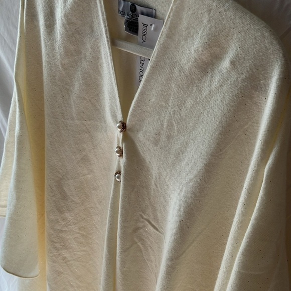 Jessica McClintock Cream/Gold glitter sparkle SHAWL with golden closing clasps- - Picture 6 of 16
